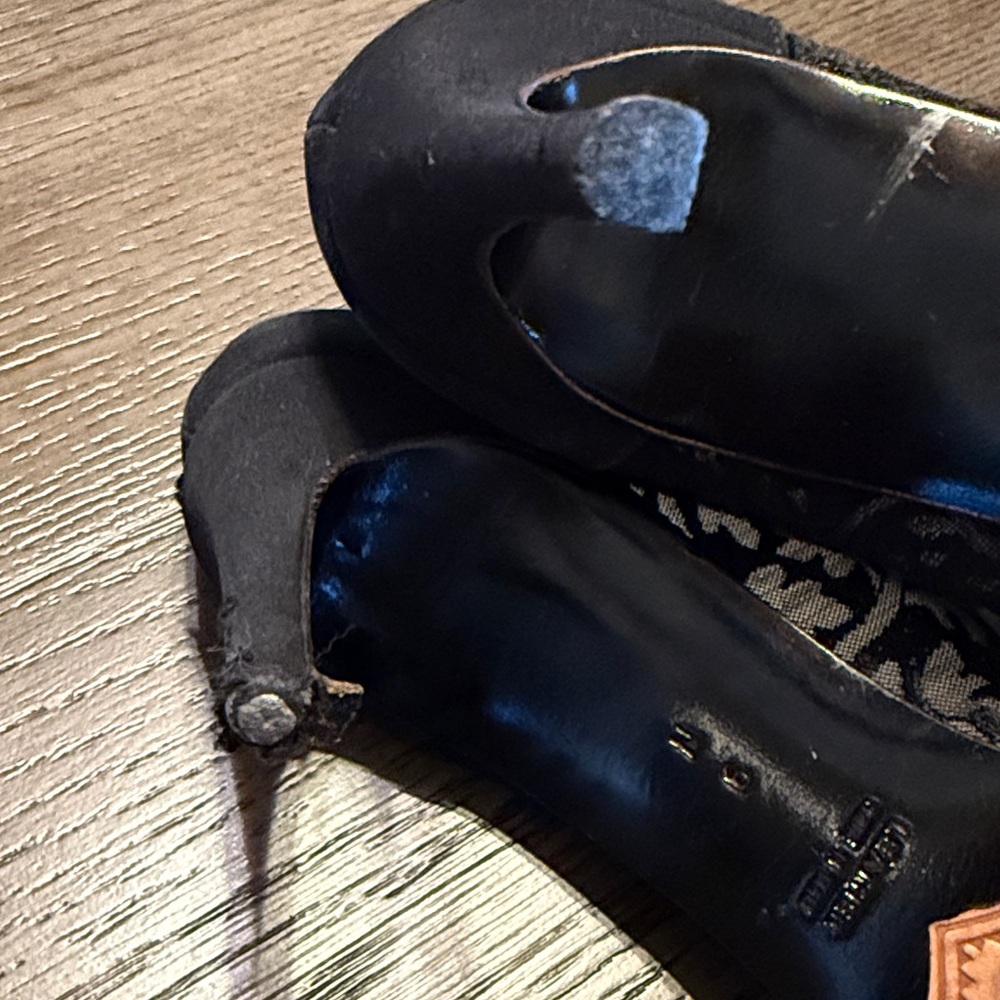 Authentic Saint Laurent classic black lace  Pointed-Toe Pumps - Picture 3 of 6